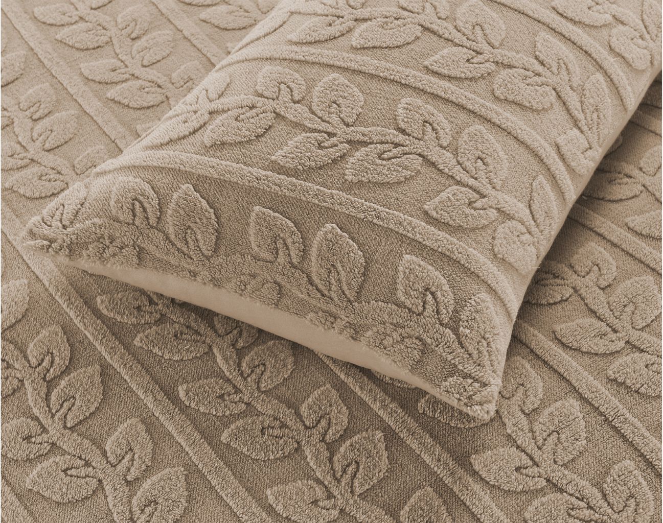Leaves Teddy duvet sets.