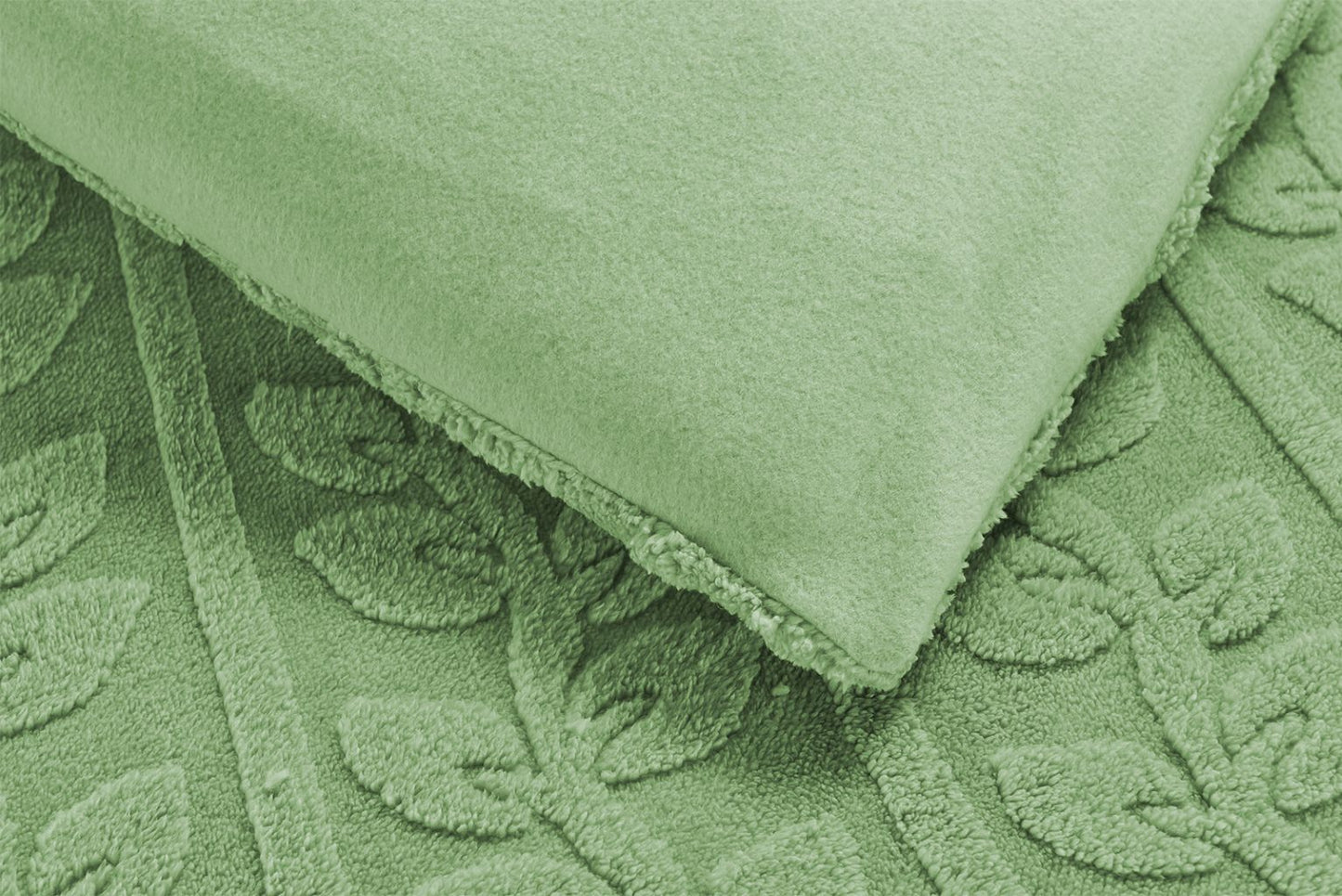 Leaves Teddy duvet sets.