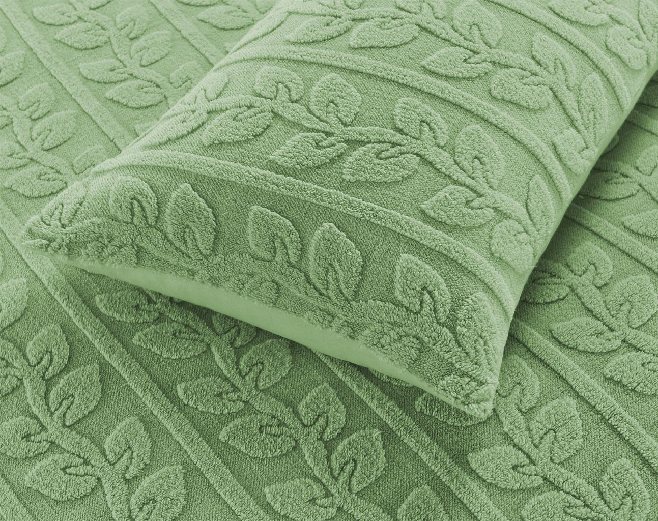 Leaves Teddy duvet sets.