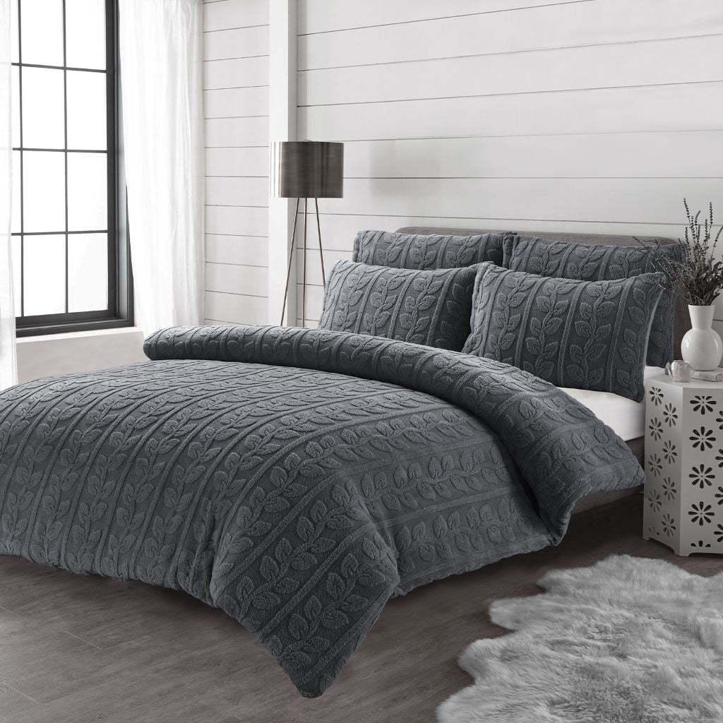 Leaves Teddy duvet sets.