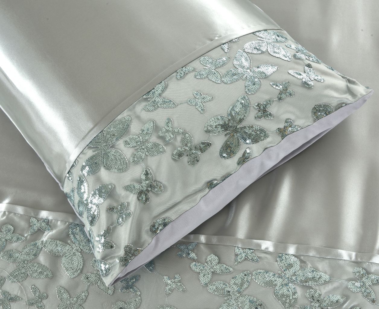 Aisha Embroidery Duvet sets