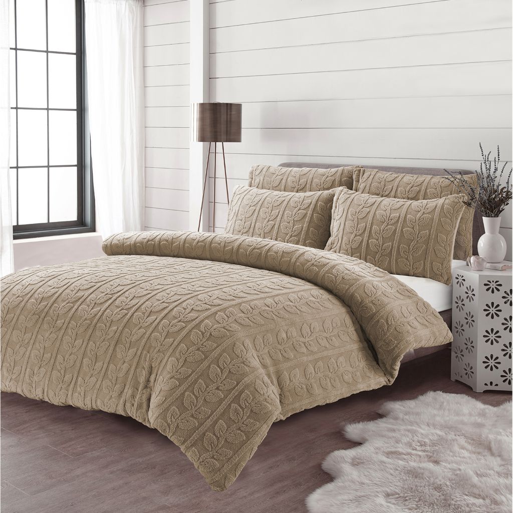 Leaves Teddy duvet sets.