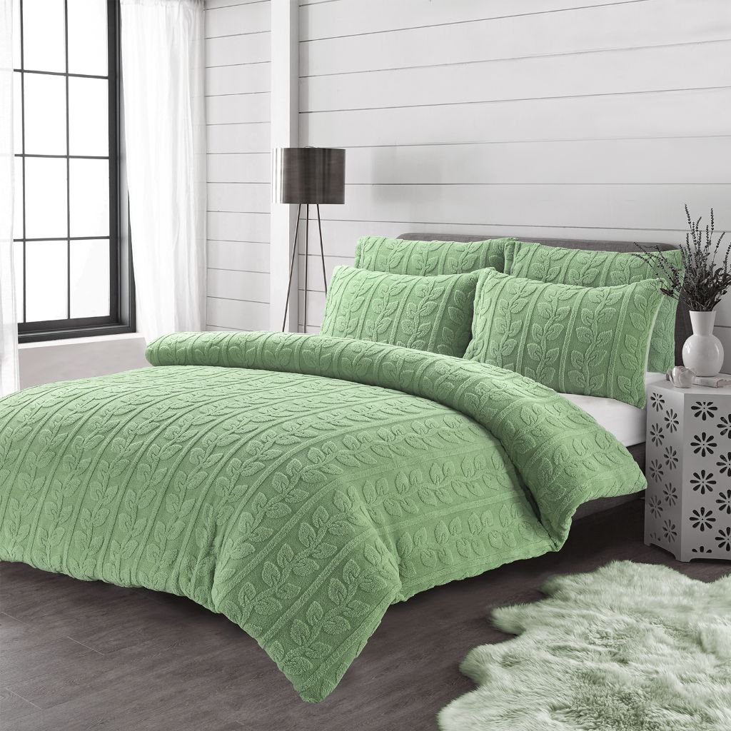 Leaves Teddy duvet sets.