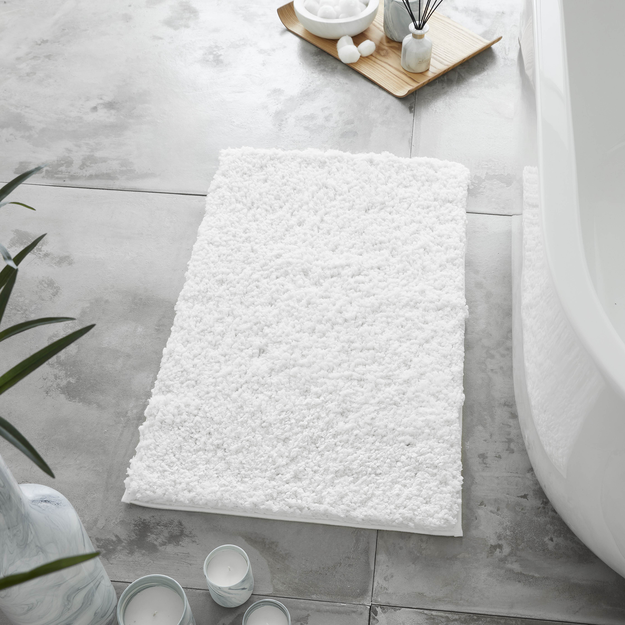 White bath mat outlet set
